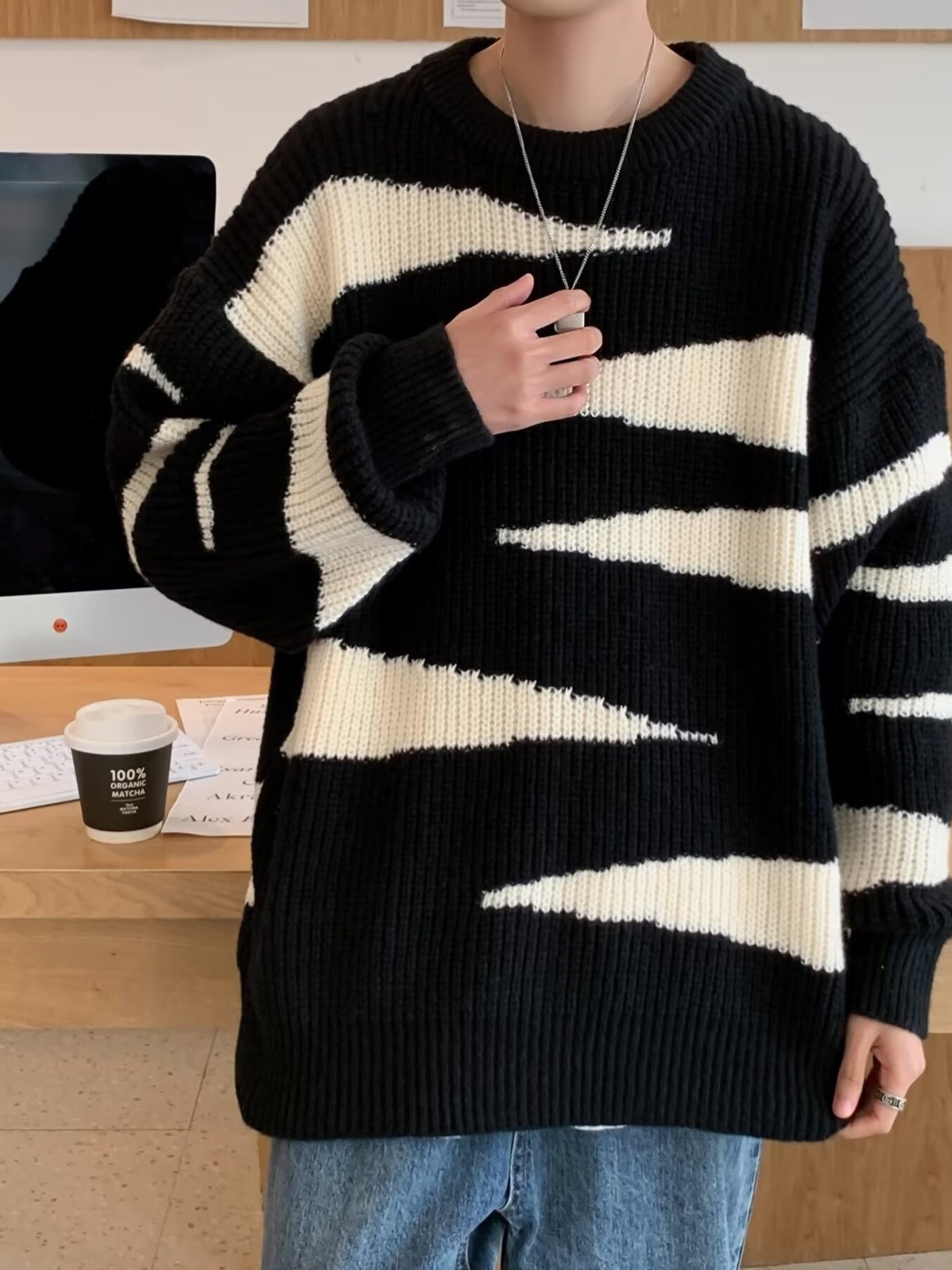 Men's Contrast Round Neck Long Sleeve Sweater