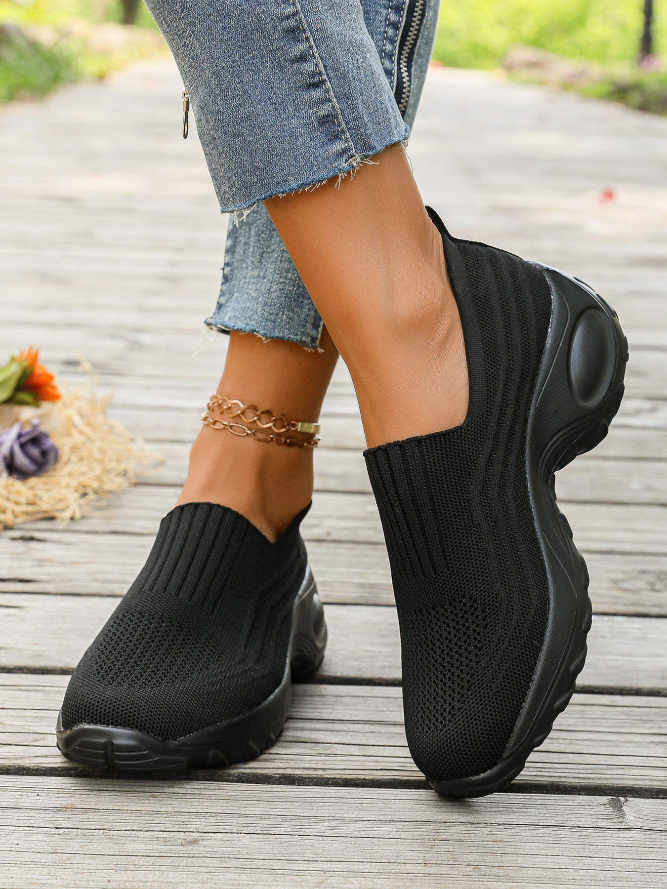 Round Toe Mesh Sneakers