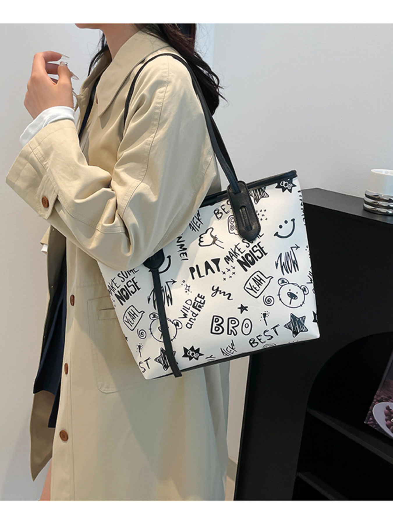 Graffiti Print Casual Tote Bag
