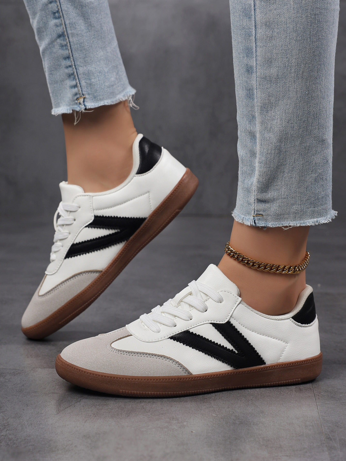 Contrast Round Toe Sneakers