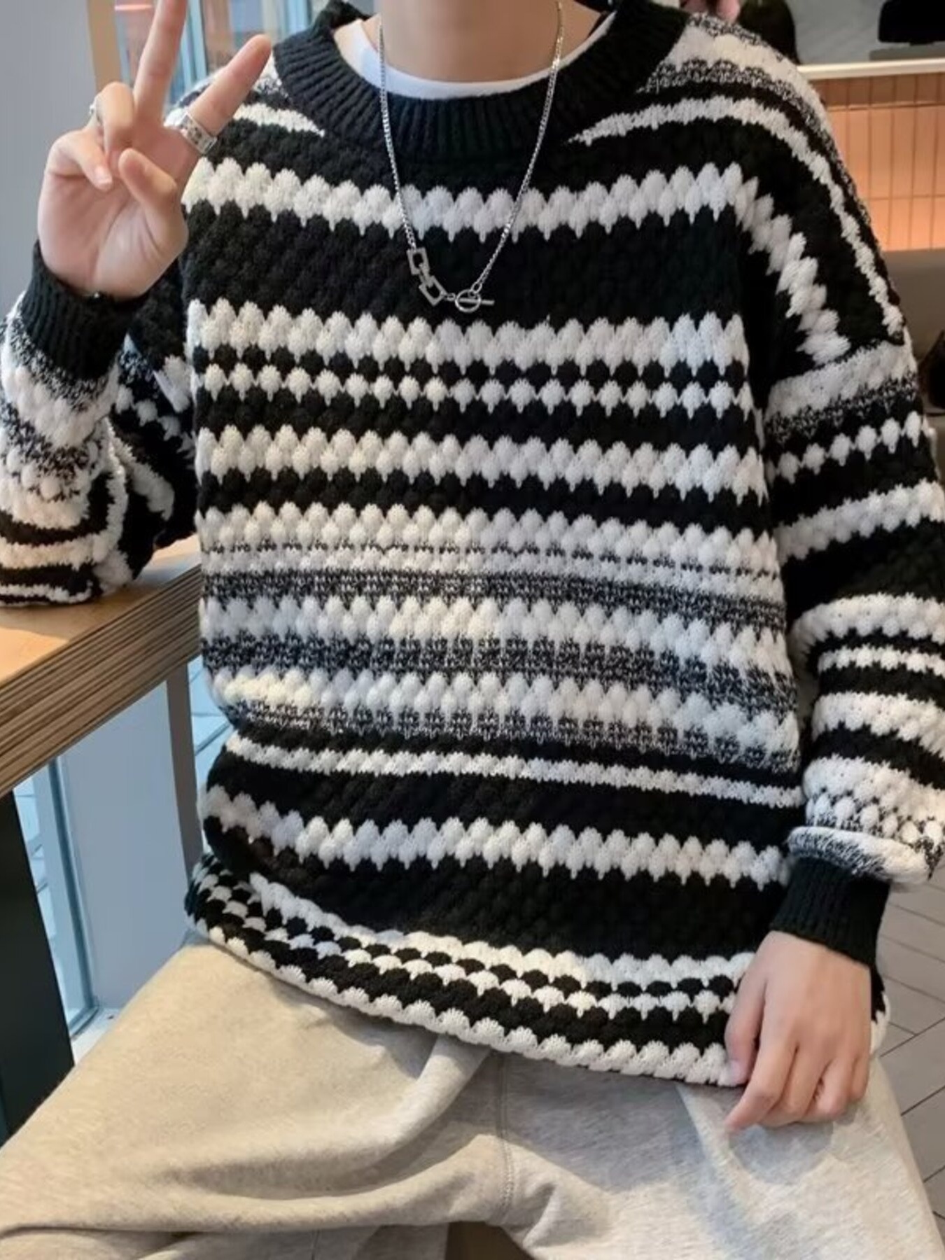 Men's Striped Round Neck Long Sleeve Sweater