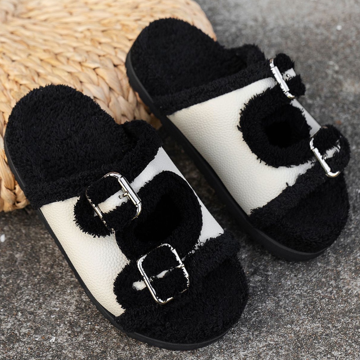 Buckle Decor Plush Lined Platform Slippers