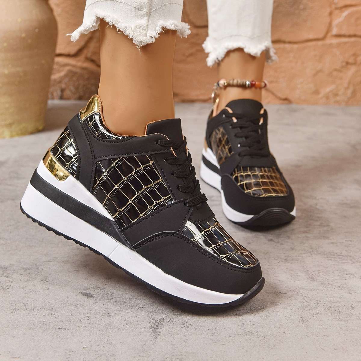 Lace Up Round Toe Sneakers