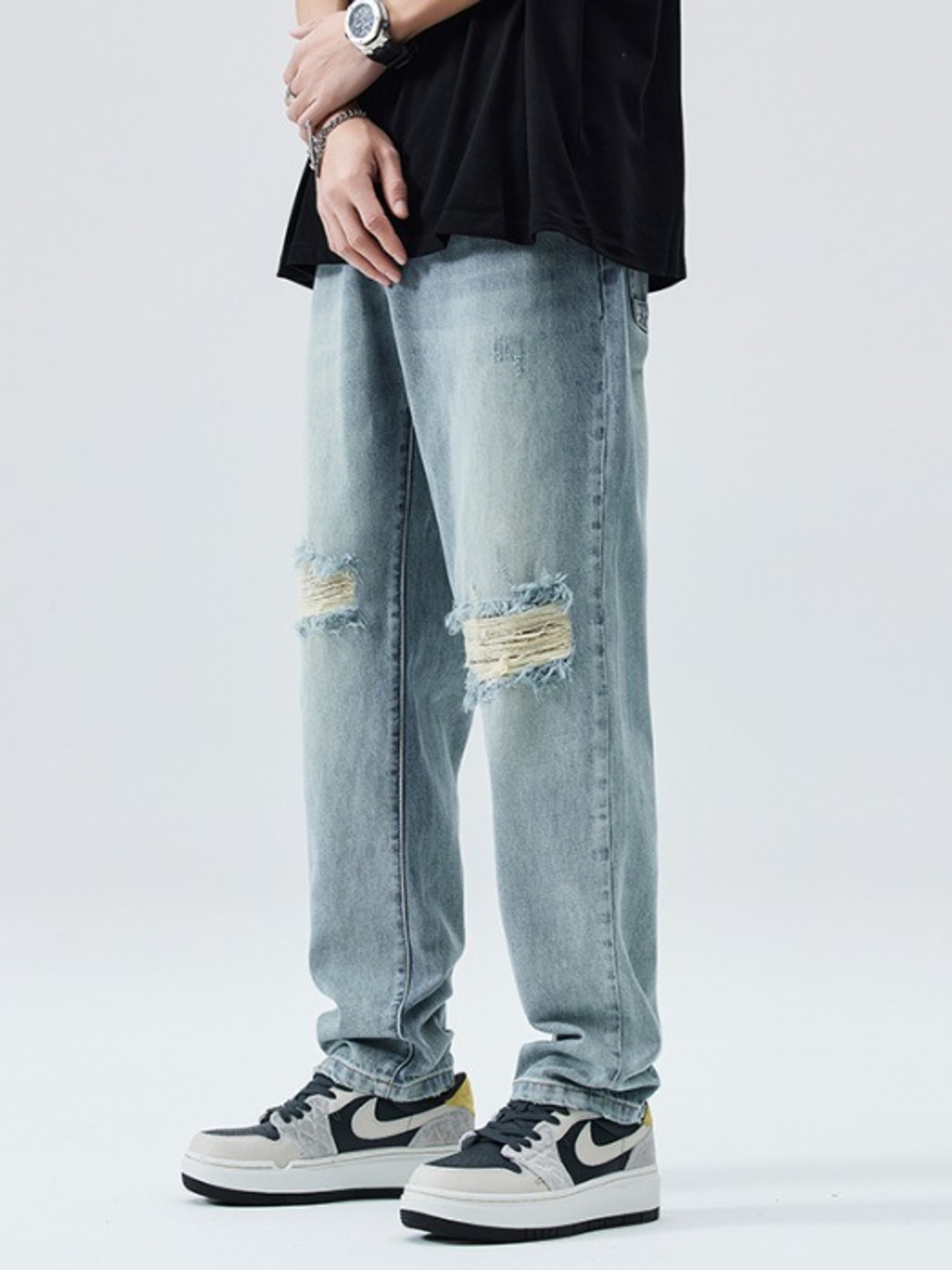 Men's Distressed Relaxed Fit Jeans