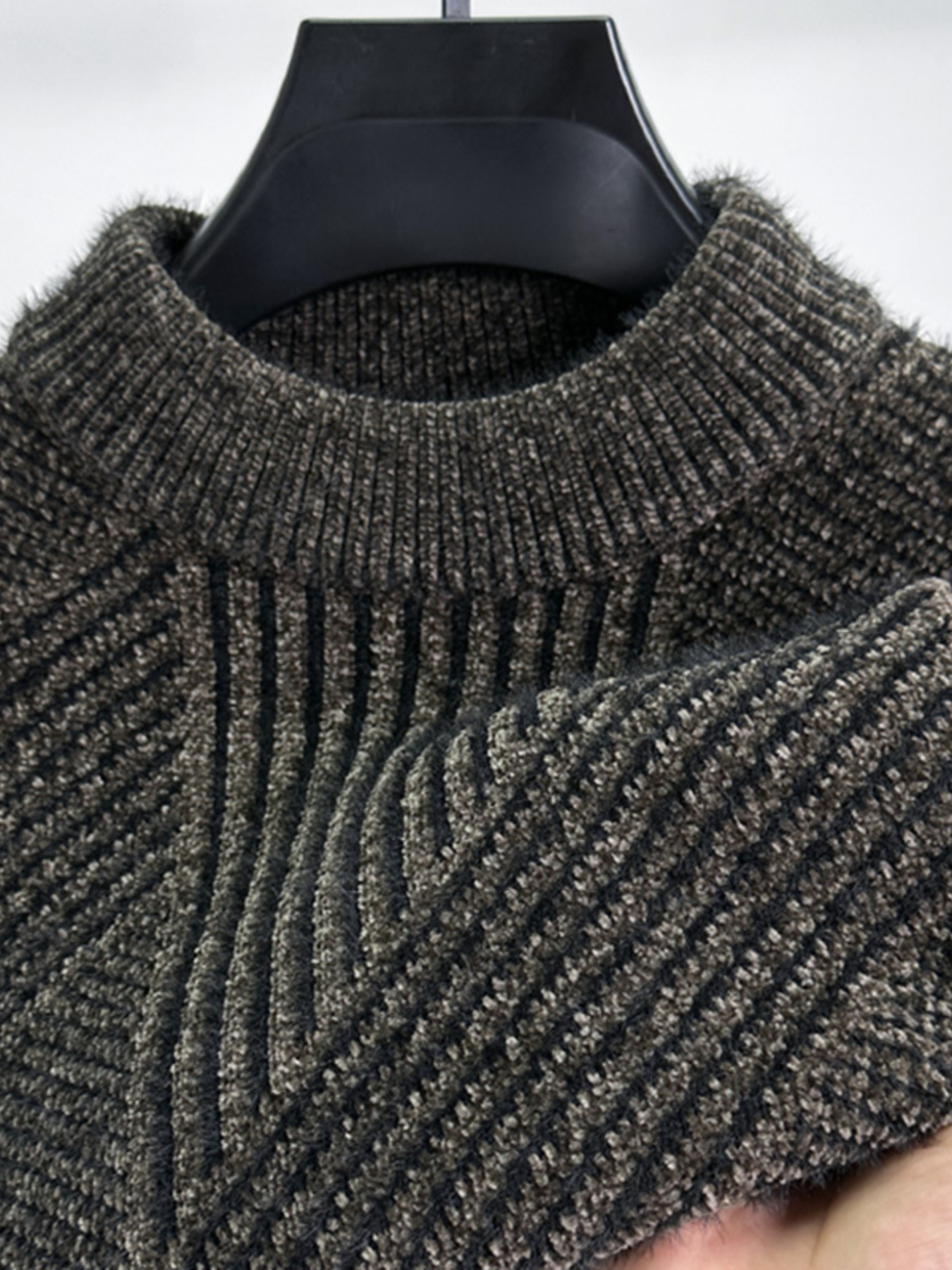 Men's Ribbed Knit Long Sleeve Sweater