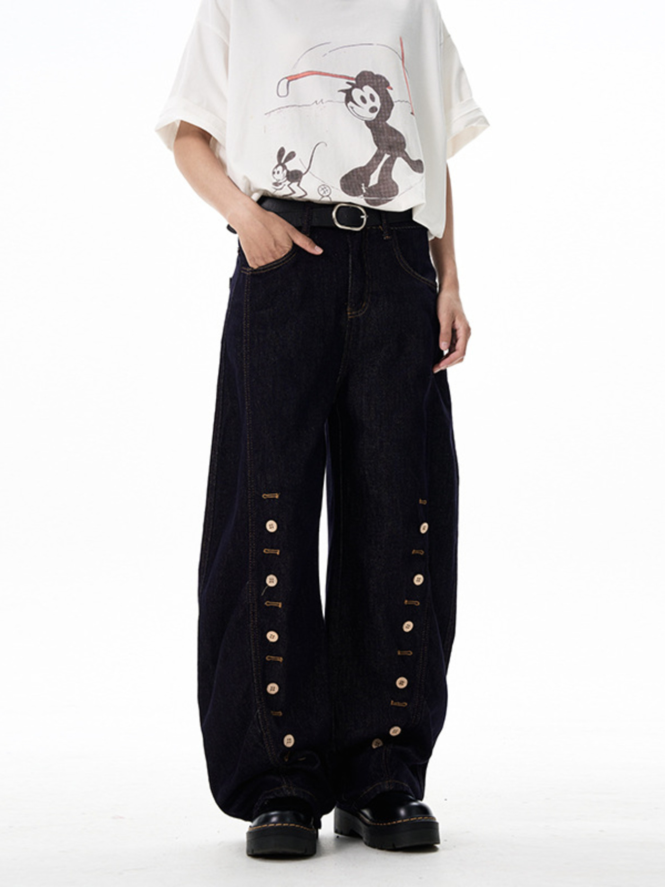 Men's Button-Accented Wide Leg Jeans
