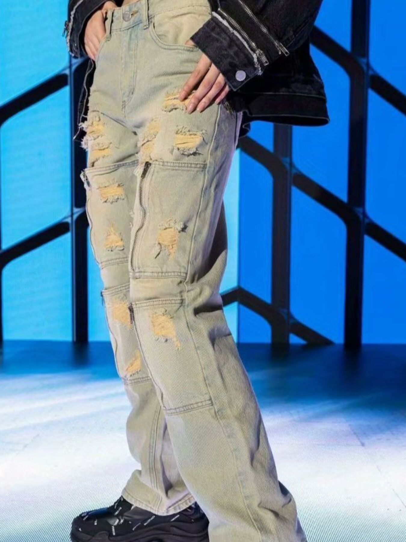 Men's Distressed Loose Fit Jeans