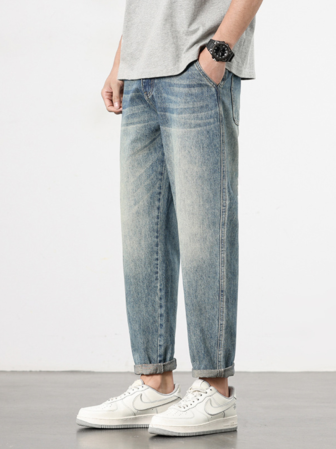 Men's Loose Fit Washed Jeans