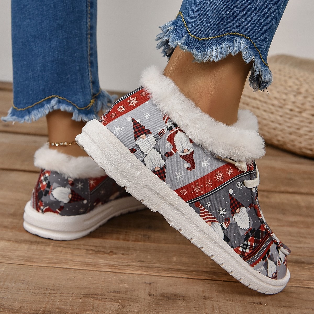 Christmas Print Round Toe Sneakers