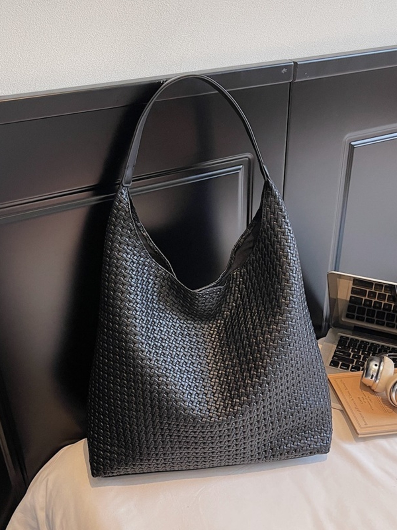 Woven Straw Texture Shoulder Bag