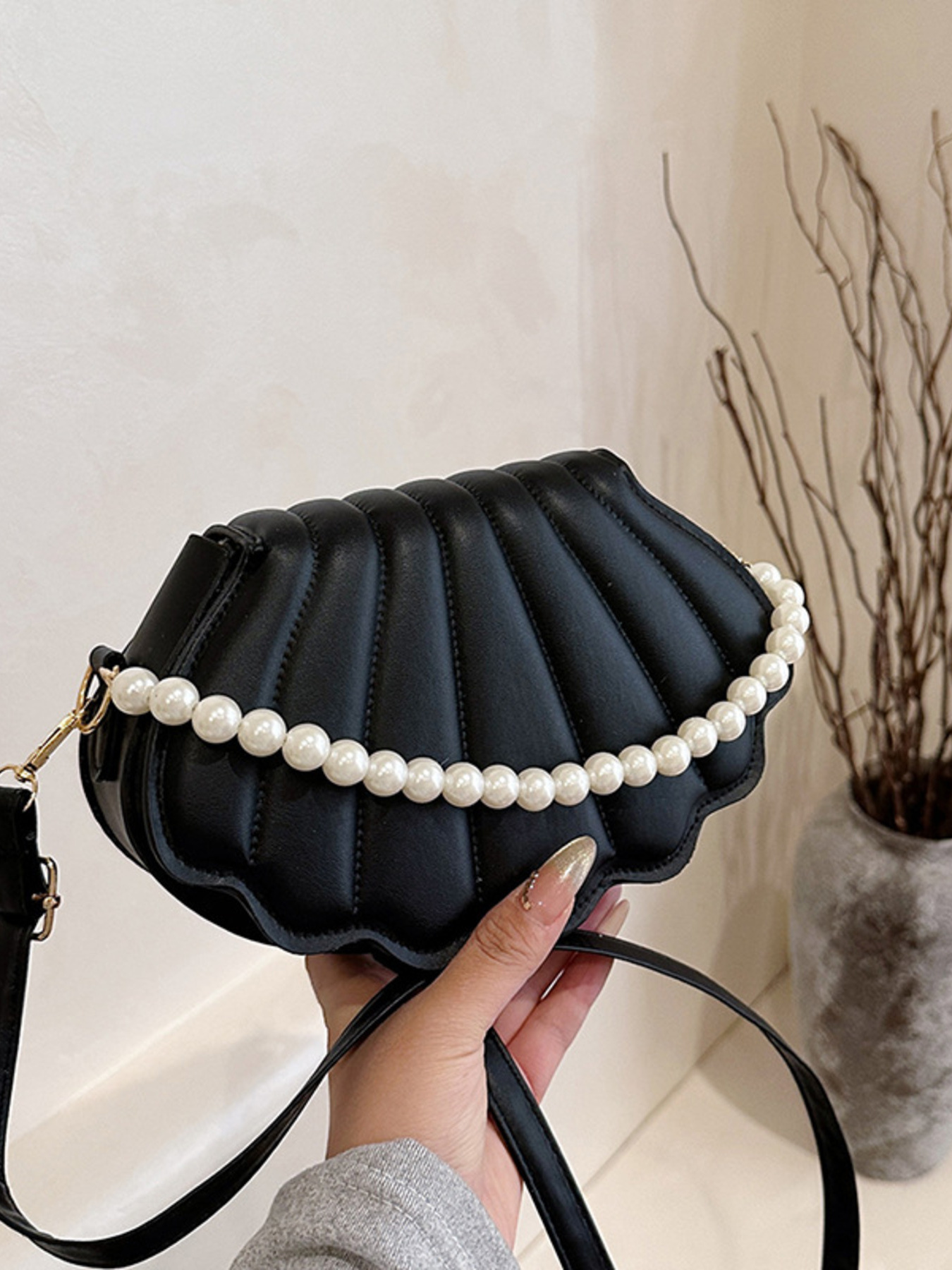 Shell-Shaped Pearl Decor Crossbody Bag