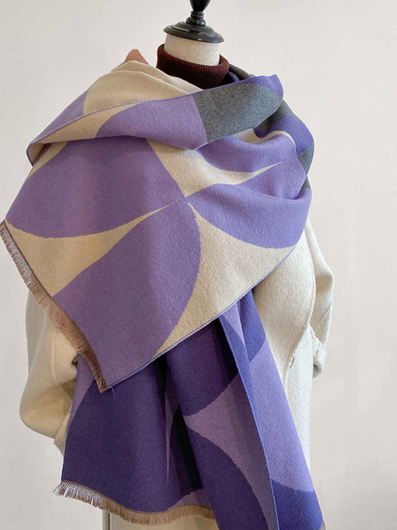 Contrast Raw Hem Scarf