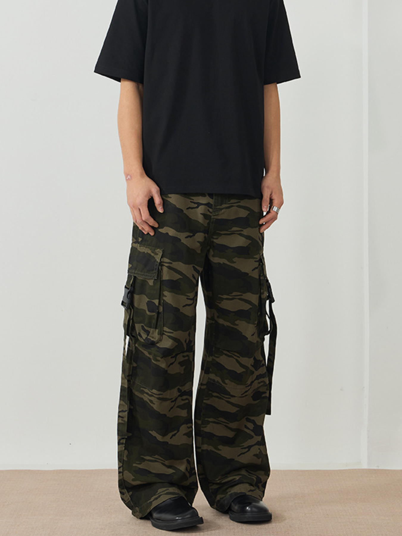 Men's Camouflage Cargo Pants with Multiple Pockets