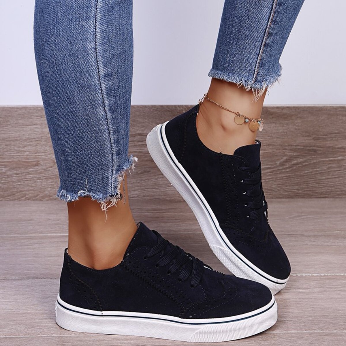 Lace Up Round Toe Sneakers
