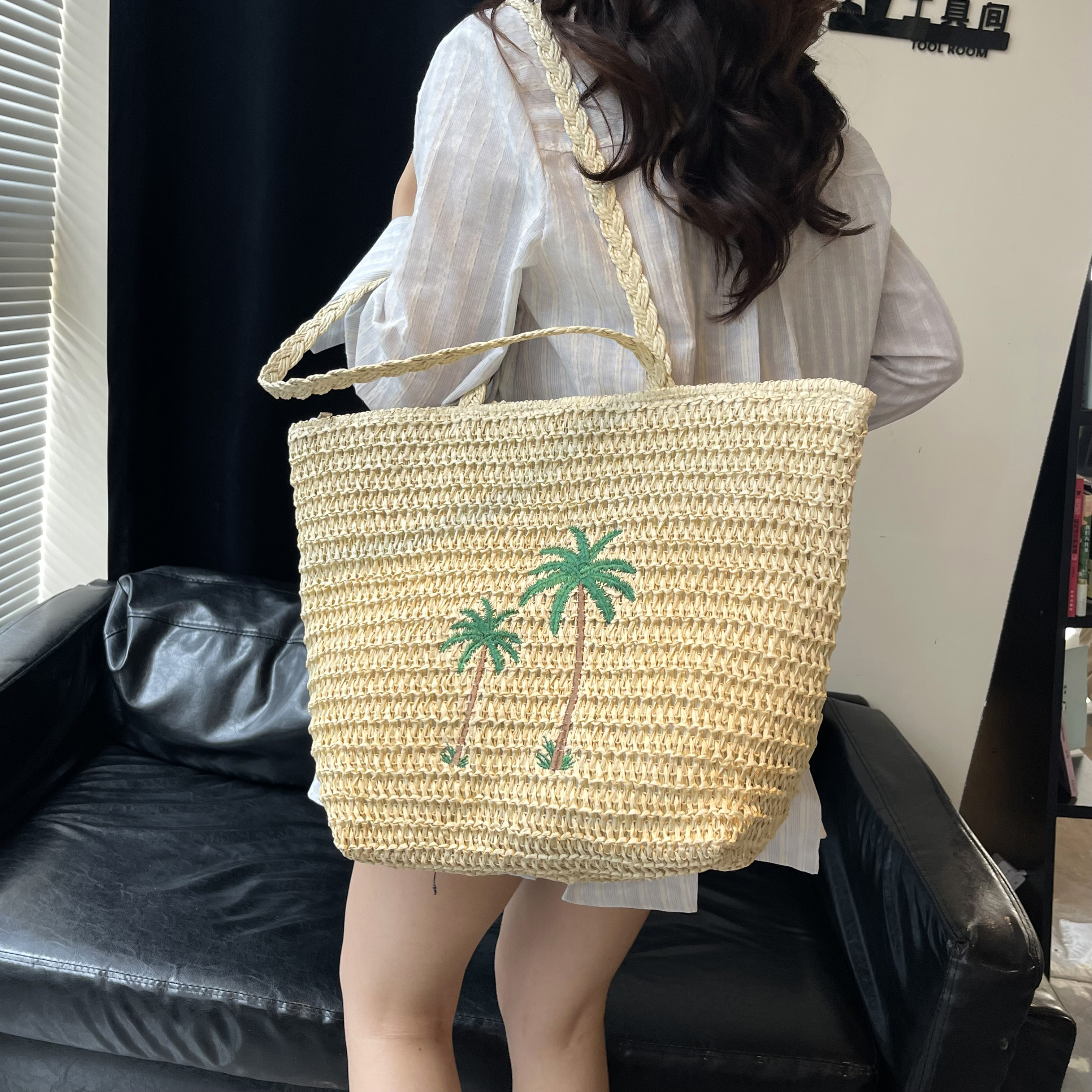 Palm Tree Woven Straw Shoulder Bag 1
